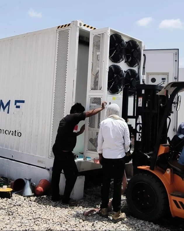 Heavy duty BESS chiller unit installation using forklift at solar plant